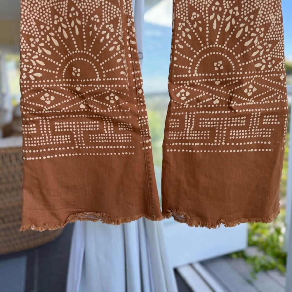 Free People BOHO Festival Batik Flare Leg Pants -Geometric Native Tribal Design - Picture 7 of 9